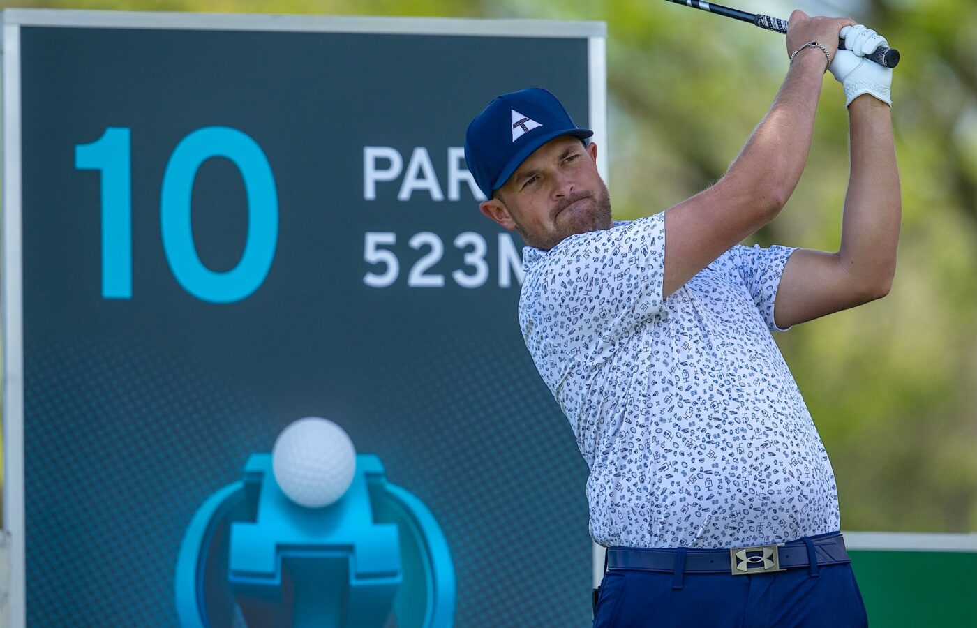 Follett-Smith holds on to Fortress Invitational lead